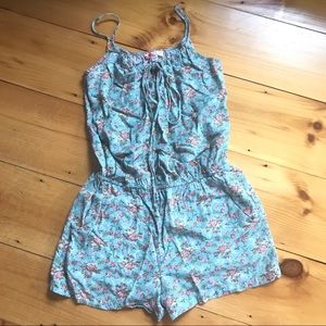 Supremely adorable romper w pockets 💐